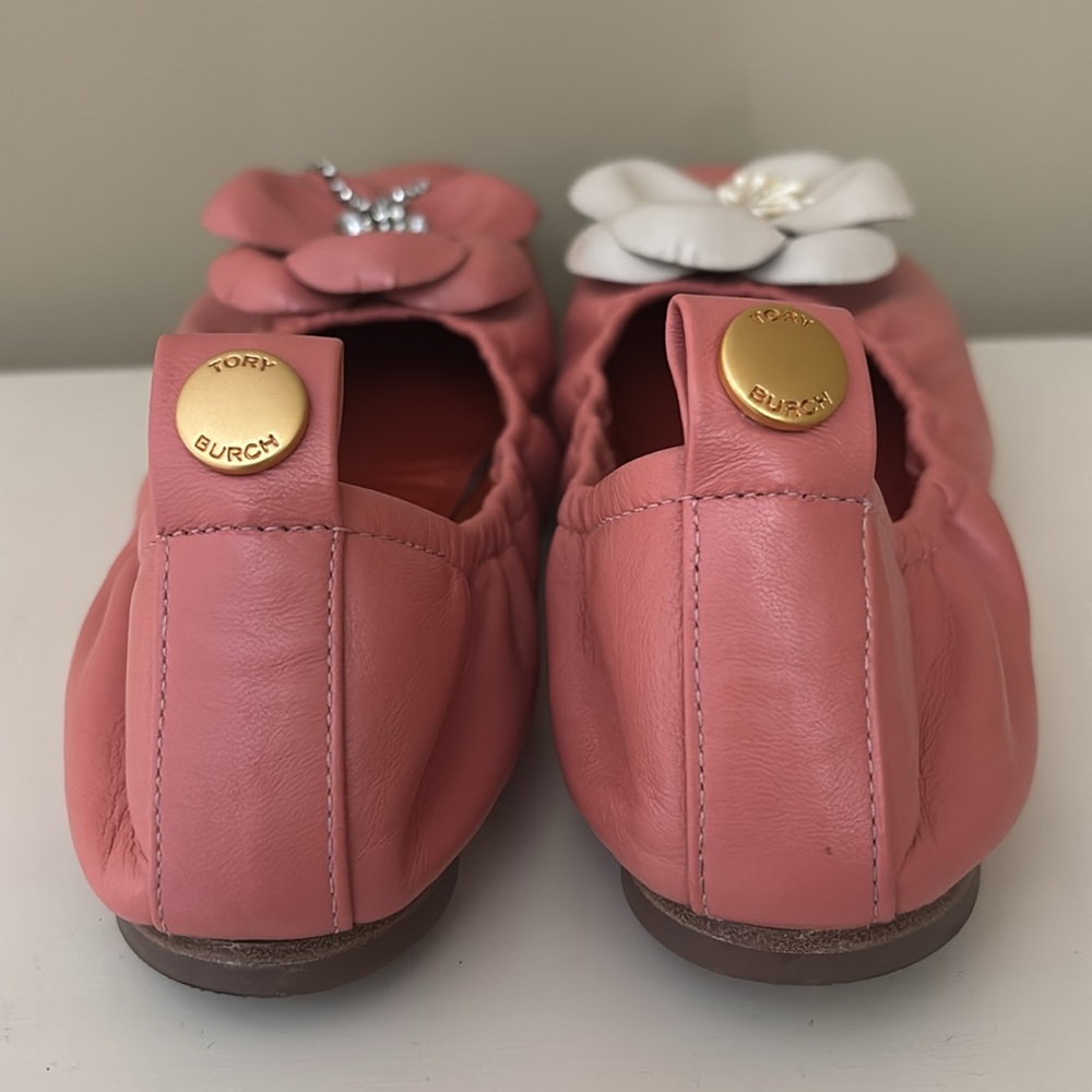 Tory Burch Coral Flats with Floral Detail - Picture 4 of 7